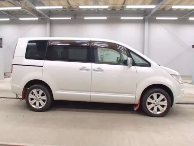 Mitsubishi DELICA D5