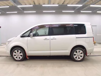 Mitsubishi DELICA D5