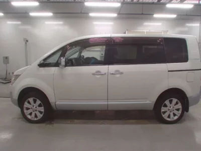 Mitsubishi DELICA D5