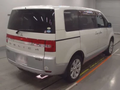 Mitsubishi DELICA D5