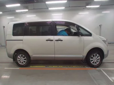 Mitsubishi DELICA D5