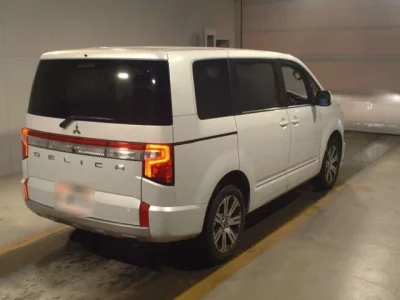Mitsubishi DELICA D5