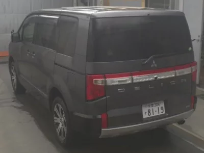 Mitsubishi DELICA D5