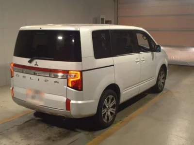 Mitsubishi DELICA D5