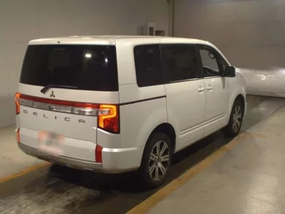 Mitsubishi DELICA D5