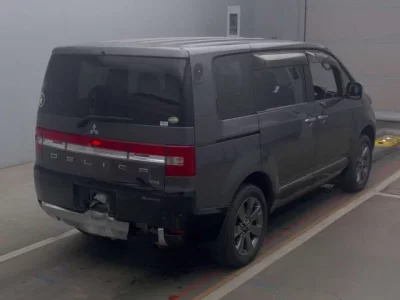 Mitsubishi DELICA D5