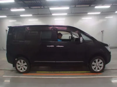 Mitsubishi DELICA D5