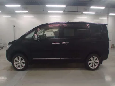Mitsubishi DELICA D5