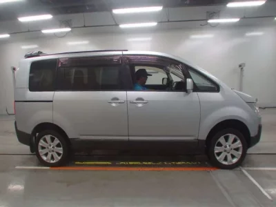 Mitsubishi DELICA D5