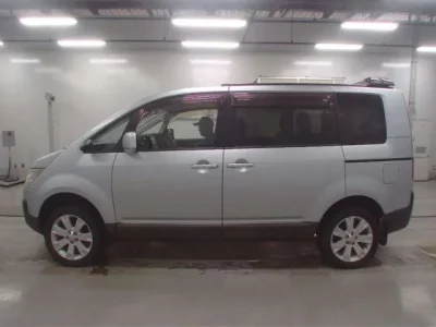 Mitsubishi DELICA D5
