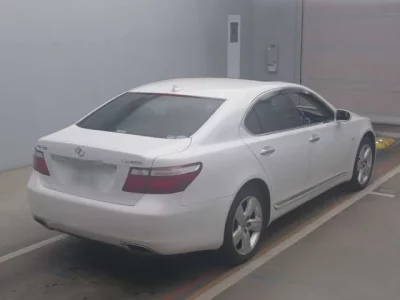 Lexus LS
