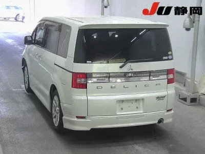 Mitsubishi DELICA D5