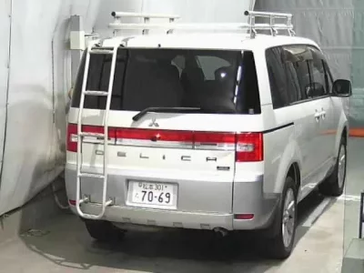 Mitsubishi DELICA D5