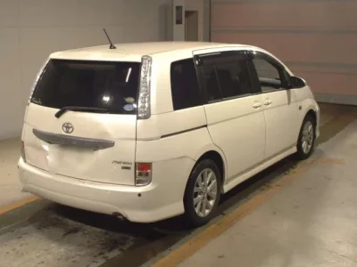 Toyota ISIS