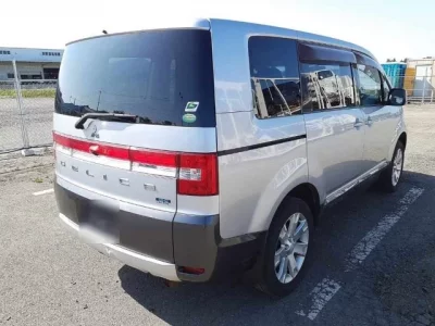 Mitsubishi DELICA D5