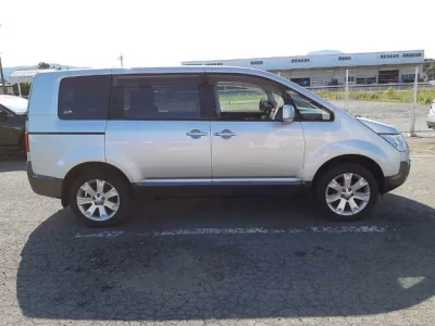 Mitsubishi DELICA D5