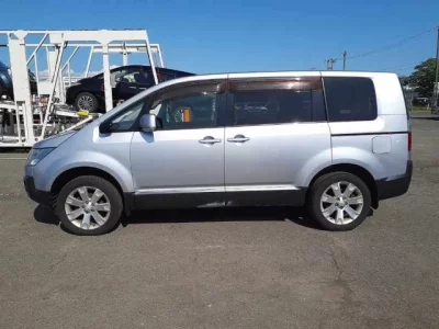 Mitsubishi DELICA D5