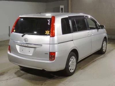 Toyota ISIS