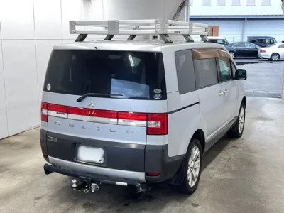 Mitsubishi DELICA D5