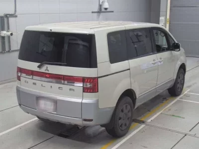 Mitsubishi DELICA D5