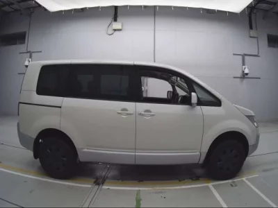 Mitsubishi DELICA D5