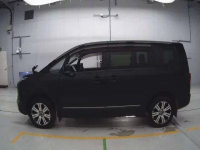 Mitsubishi DELICA D5