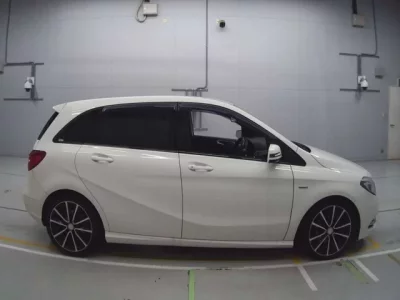 Mercedes-Benz B CLASS