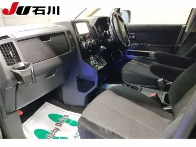 Mitsubishi DELICA D5