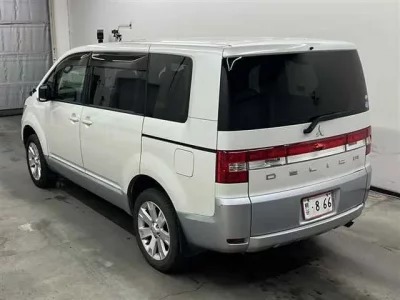 Mitsubishi DELICA D5