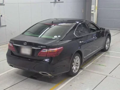 Lexus LS