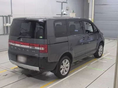 Mitsubishi DELICA D5