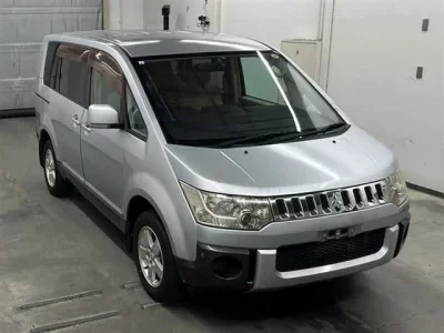 Mitsubishi DELICA D5