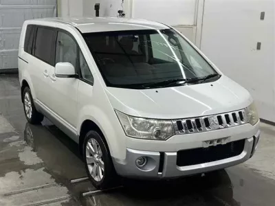 Mitsubishi DELICA D5