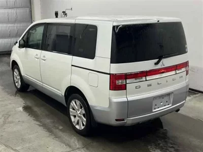 Mitsubishi DELICA D5