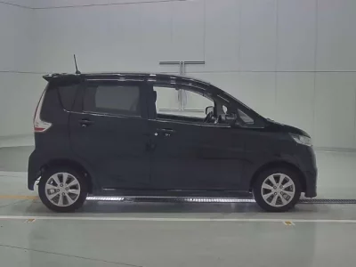 Mitsubishi EK CUSTOM