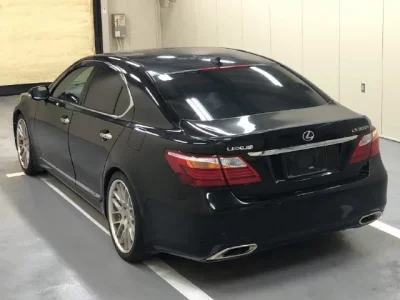 Lexus LS