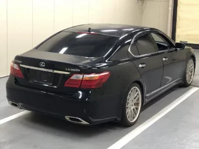 Lexus LS