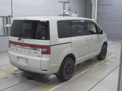 Mitsubishi DELICA D5