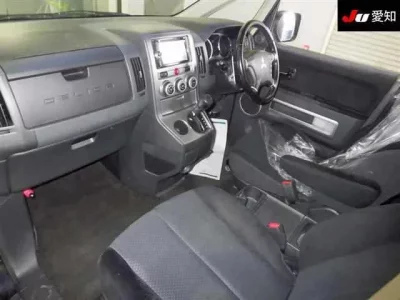 Mitsubishi DELICA D5