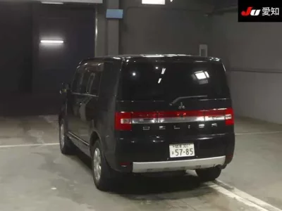 Mitsubishi DELICA D5