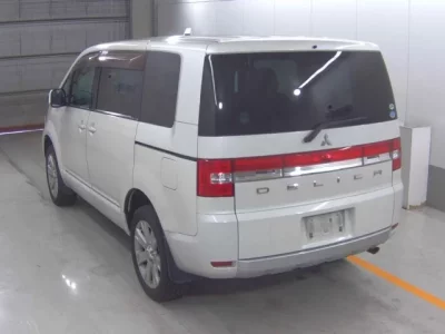 Mitsubishi DELICA D5