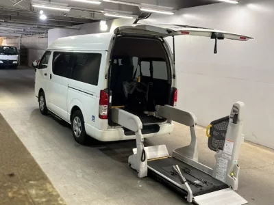 Toyota HIACE VAN