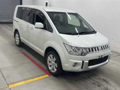 Mitsubishi DELICA D5