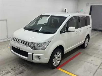Mitsubishi DELICA D5