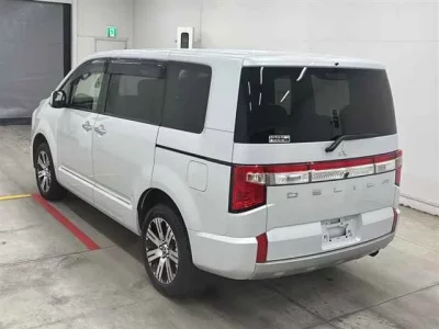 Mitsubishi DELICA D5