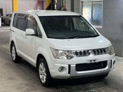 Mitsubishi DELICA D5