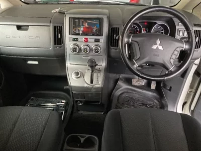 Mitsubishi DELICA D5