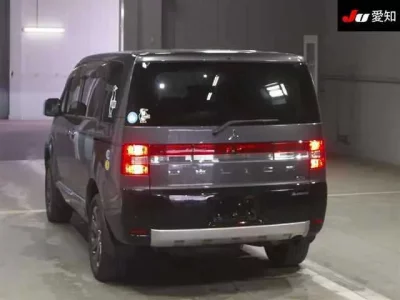 Mitsubishi DELICA D5