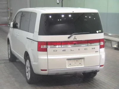 Mitsubishi DELICA D5