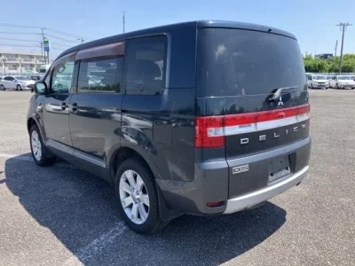 Mitsubishi DELICA D5